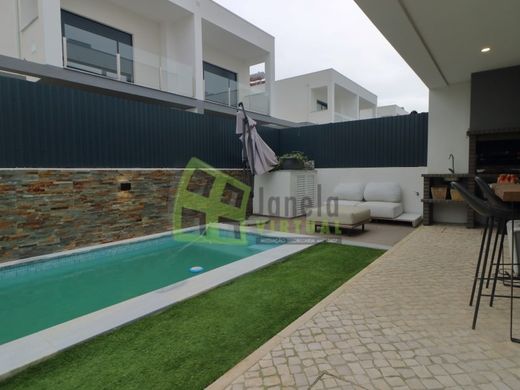 Semidetached House in Seixal, Distrito de Setúbal