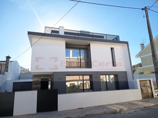 ‏וילה רב-משפחתית ב  Loures, Distrito de Lisboa