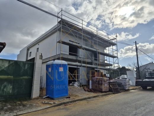 Mehrfamilienhaus in Seixal, Distrito de Setúbal