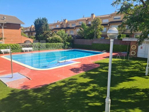 Apartment / Etagenwohnung in Cerdanyola del Vallès, Provinz Barcelona