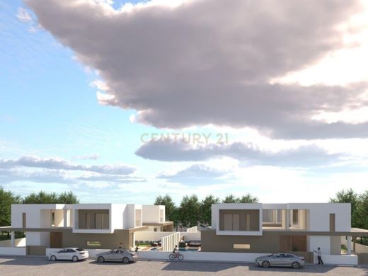 Luxury home in Charneca de Caparica, Almada
