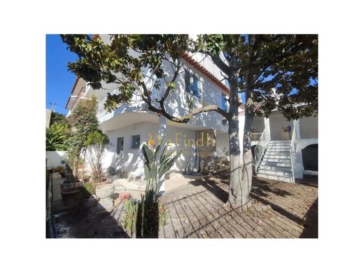 Villa Plurifamiliare a Cascais, Lisbona
