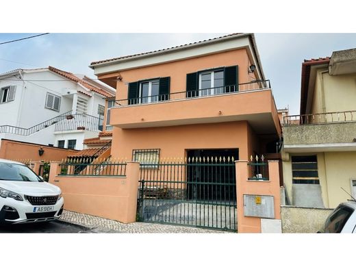 Συγκρότημα ανεξάρτητων κατοικιών σε Oeiras, Distrito de Lisboa