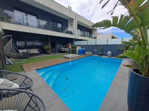 Villa Plurifamiliare a Charneca de Caparica, Almada