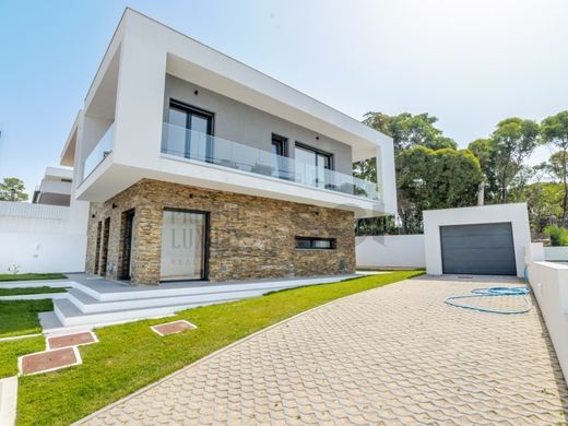 Luxury home in Charneca de Caparica, Almada