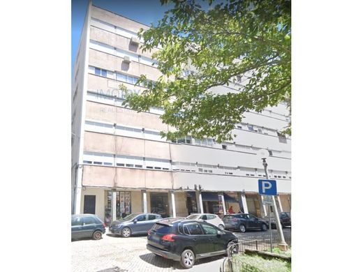 Apartment / Etagenwohnung in Estrela, Lisbon