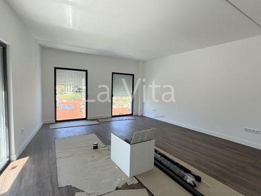 Twee-onder-een-kapwoning in Oeiras, Distrito de Lisboa