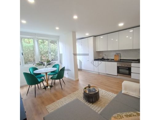 Apartment / Etagenwohnung in Benfica, Lisbon