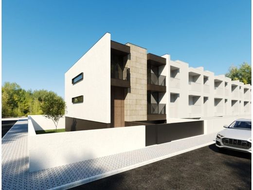 Смежная Вилла, Брага, Braga