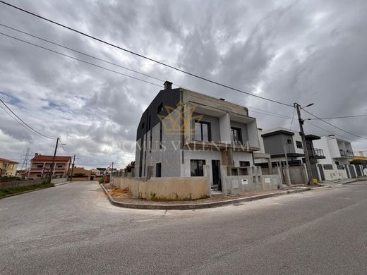 Semidetached House in Seixal, Distrito de Setúbal