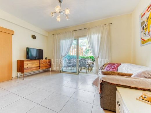 Apartment / Etagenwohnung in Parekklisha, Parekklisiá