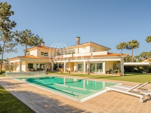 Luxury home in Aroeira, Almada