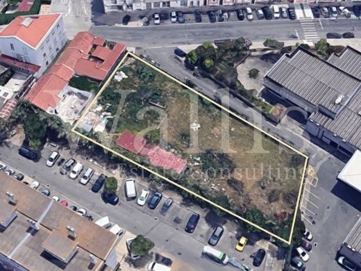 Land in Lisbon