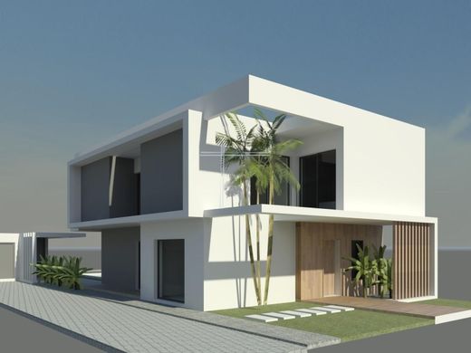 Chalet Pareado en Charneca de Caparica, Almada