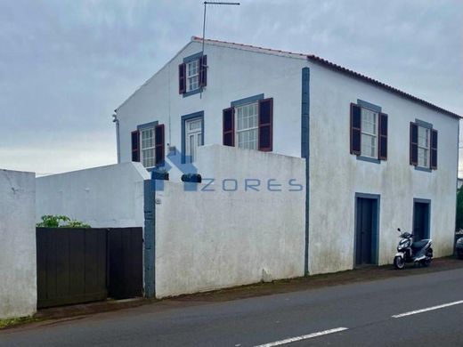 Madalena, Azoresの高級住宅