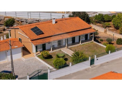 Alcobaça, Distrito de Leiriaの高級住宅