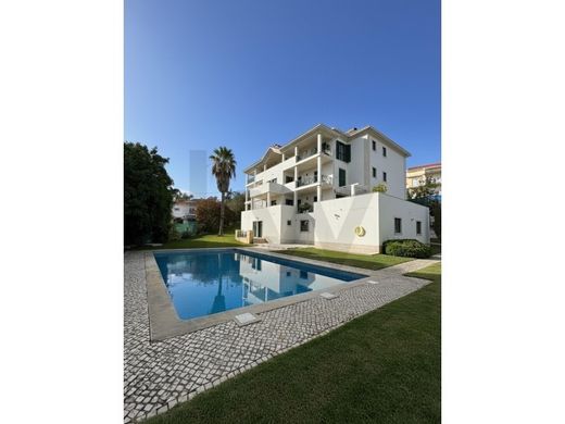Apartment / Etagenwohnung in Cascais, Lissabon