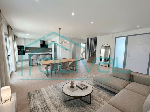 Detached House in Loures, Lisbon