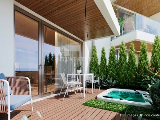 Apartment / Etagenwohnung in Calheta, Madeira