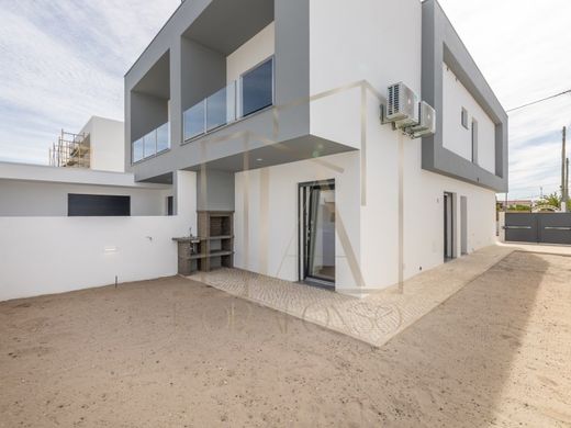 Смежная Вилла, Seixal, Distrito de Setúbal