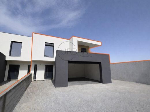 Chalet Pareado en Viseu