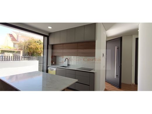 Yarɪ müstakil ev Loures, Distrito de Lisboa