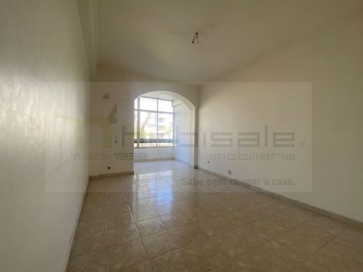 Apartment / Etagenwohnung in Oeiras, Lissabon