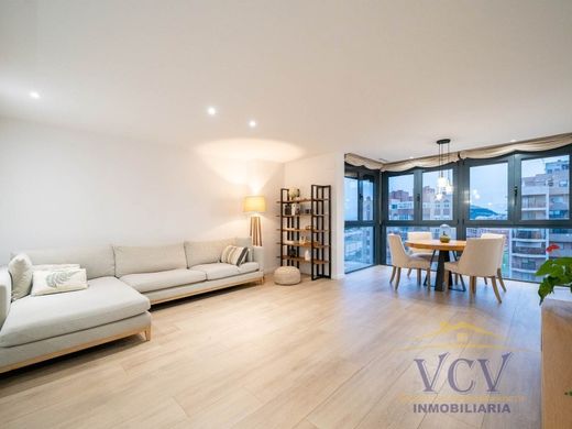 Apartment / Etagenwohnung in Alicante, Provinz Valencia