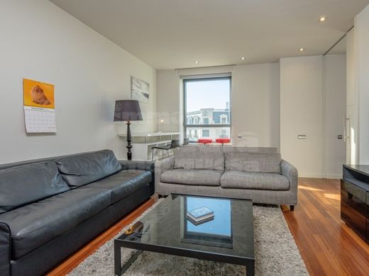 Apartment / Etagenwohnung in Barcelona, Provinz Barcelona