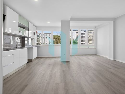 Apartment / Etagenwohnung in Oeiras, Lissabon