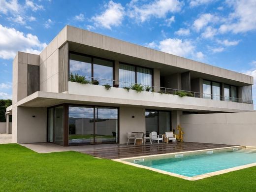 Semidetached House in Felgueiras, Distrito do Porto