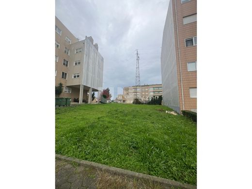 地皮  Santa Maria da Feira, Distrito de Aveiro