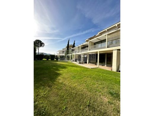 Lüks ev Tróia, Grândola