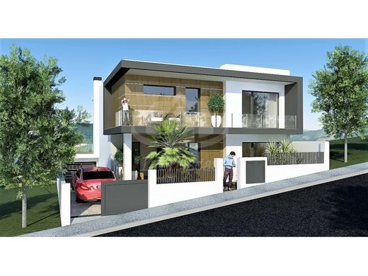Villa Plurifamiliare a Loures, Lisbona