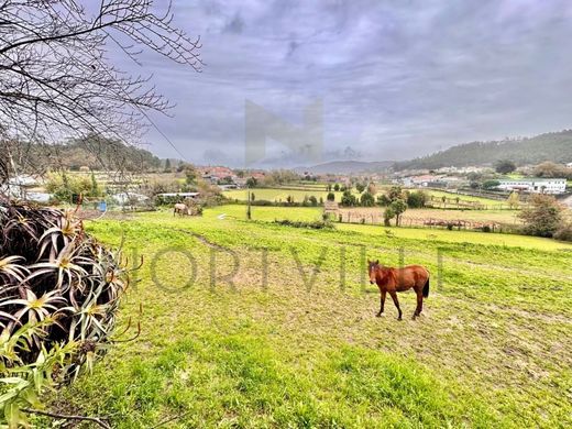 Twee-onder-een-kapwoning in Vila Nova de Famalicão, Distrito de Braga