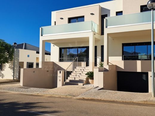 Villa multifamiliale à Faro, Distrito de Faro