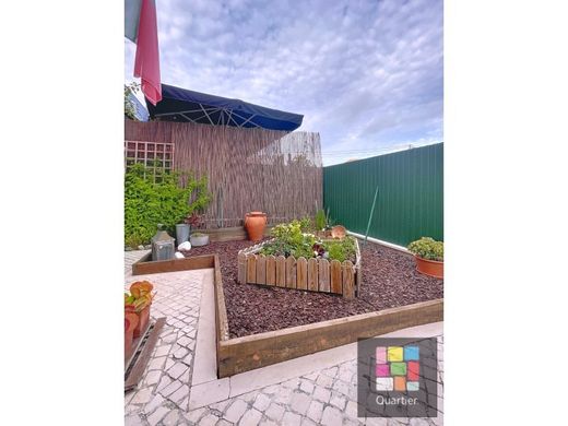 Luxury home in Charneca de Caparica, Almada