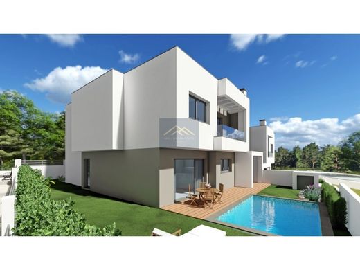 Luxury home in Charneca de Caparica, Almada