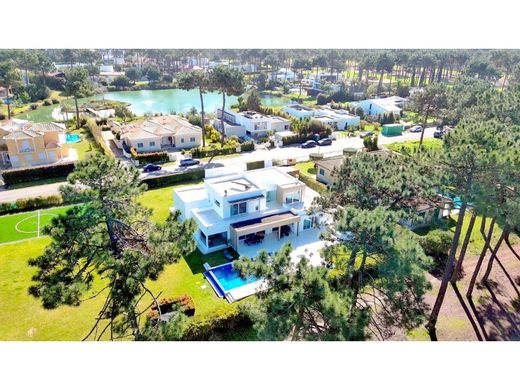 ‏בית חד-משפחתי ב  Aroeira, Almada