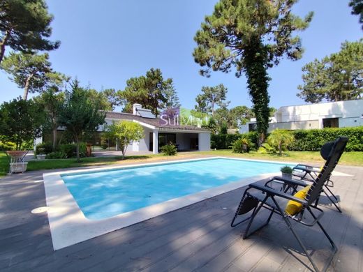 Luxury home in Aroeira, Almada