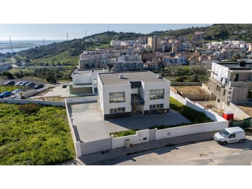 Detached House in Vila Franca de Xira, Lisbon