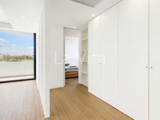 Mehrfamilienhaus in Oeiras, Lissabon