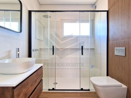 Mehrfamilienhaus in Seixal, Distrito de Setúbal