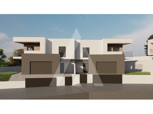 Twee-onder-een-kapwoning in Viseu, Distrito de Viseu