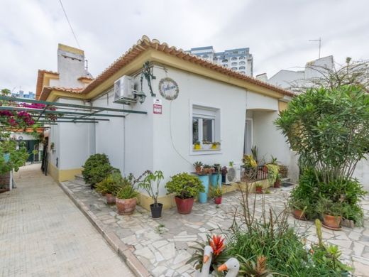 Villa Plurifamiliare a Almada, Distrito de Setúbal