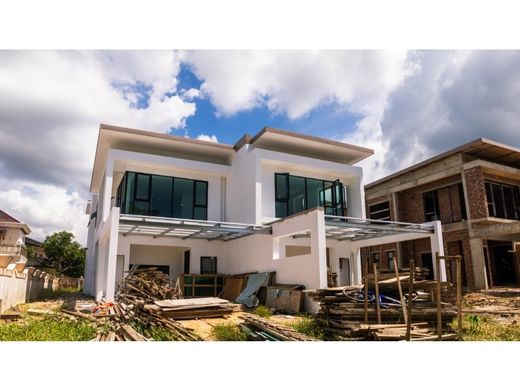 Villa multifamiliale à Kampong Gadong, Daerah Brunei dan Muara