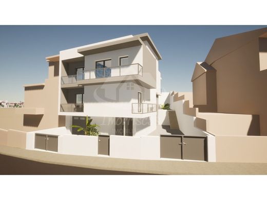 Villa Plurifamiliare a Loures, Lisbona