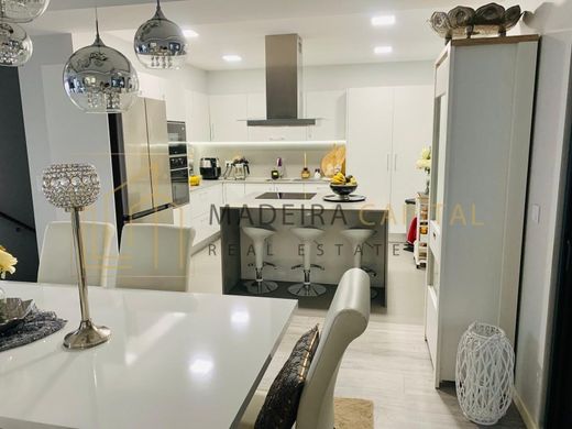 Villa Plurifamiliare a Câmara de Lobos, Madeira