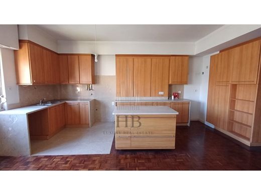 Apartment / Etagenwohnung in Lumiar, Lisbon