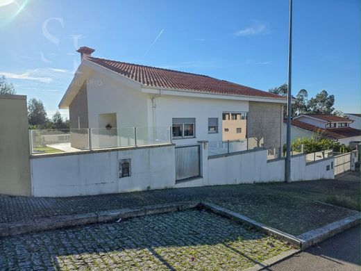 Casa Unifamiliare a Paços de Ferreira, Oporto